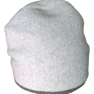 Knitted hat with glitter flowers