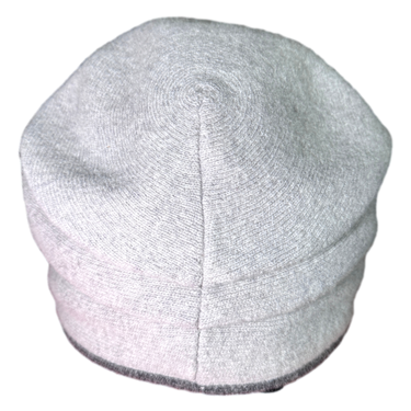 Knitted hat with glitter flowers
