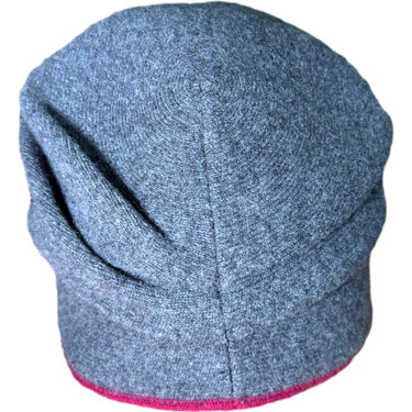 Knitted hat with glitter flowers